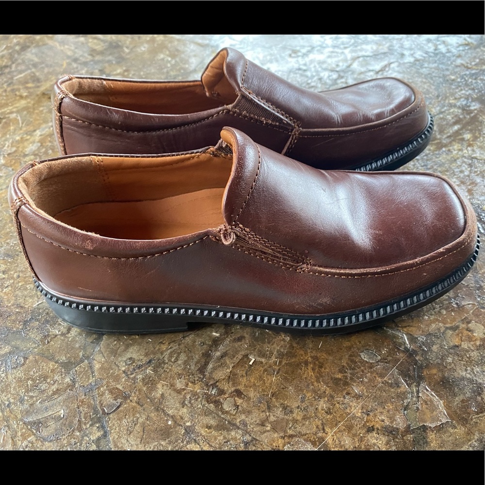 EUC Eastland Boys Brown Leather Dress Shoes 36 M